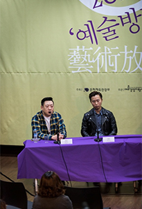 Jambinai Director Kim Hyung-kun (L) and member Lee Il-woo (R) ©Gwak Eun-jin