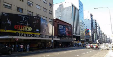부에노스아이레스 극장가 코리엔테스 거리 모습