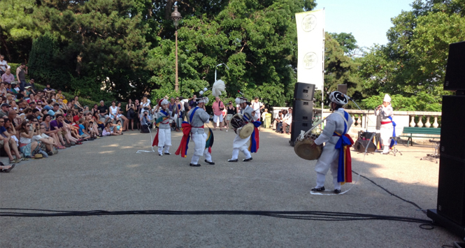 Performance of NoreumMachi, one of the applicants, at the 2013 Paris Summer Festival as part ofKAMS’ Center Stage KoreaProject