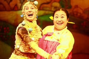 Sadari Theater Company, The Farting Daughter-in-law_2.jpg