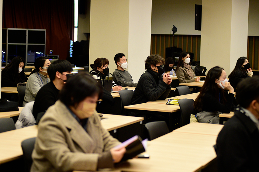 attendees of roundtable ‘New Forms and Contents of Musicals: How to utilize and export the elements of musicals’ (ⓒKAMS)